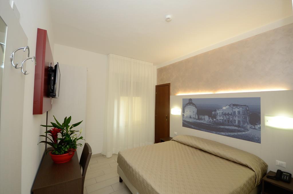 Hotel Lido Mazzini Loano Quarto foto