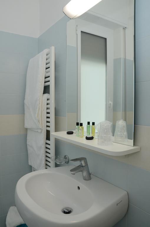 Hotel Lido Mazzini Loano Quarto foto