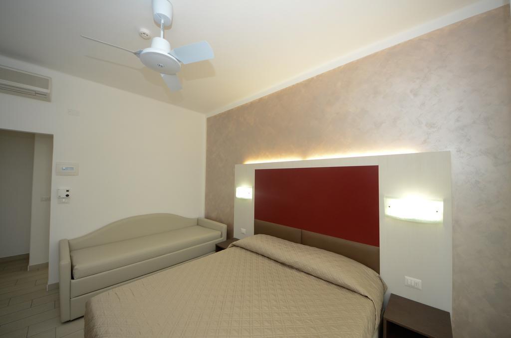 Hotel Lido Mazzini Loano Quarto foto