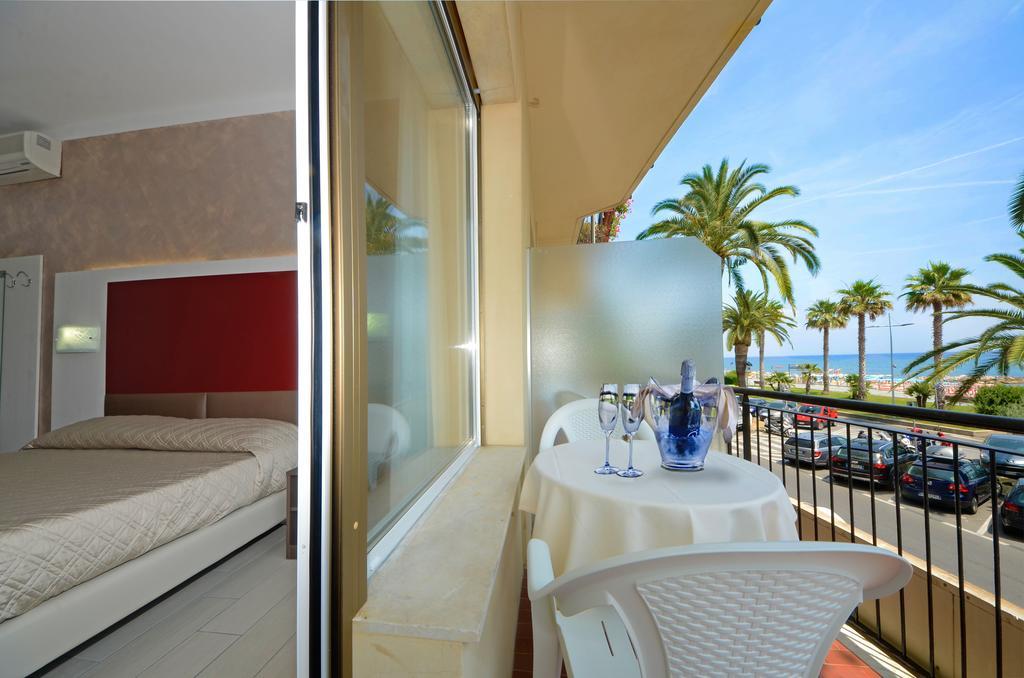 Hotel Lido Mazzini Loano Exterior foto