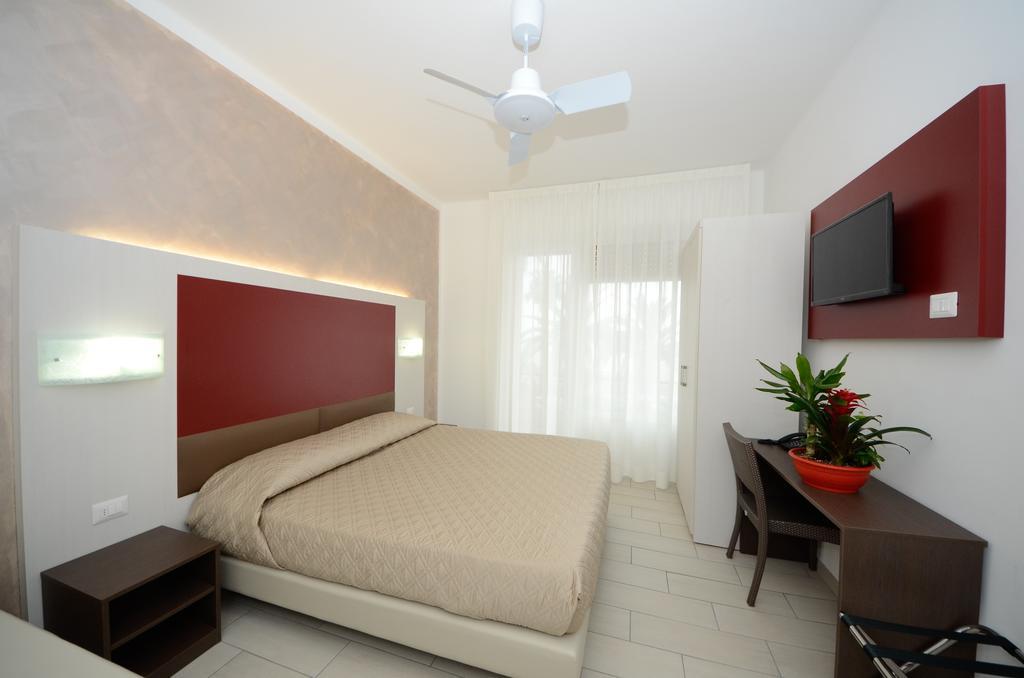 Hotel Lido Mazzini Loano Quarto foto