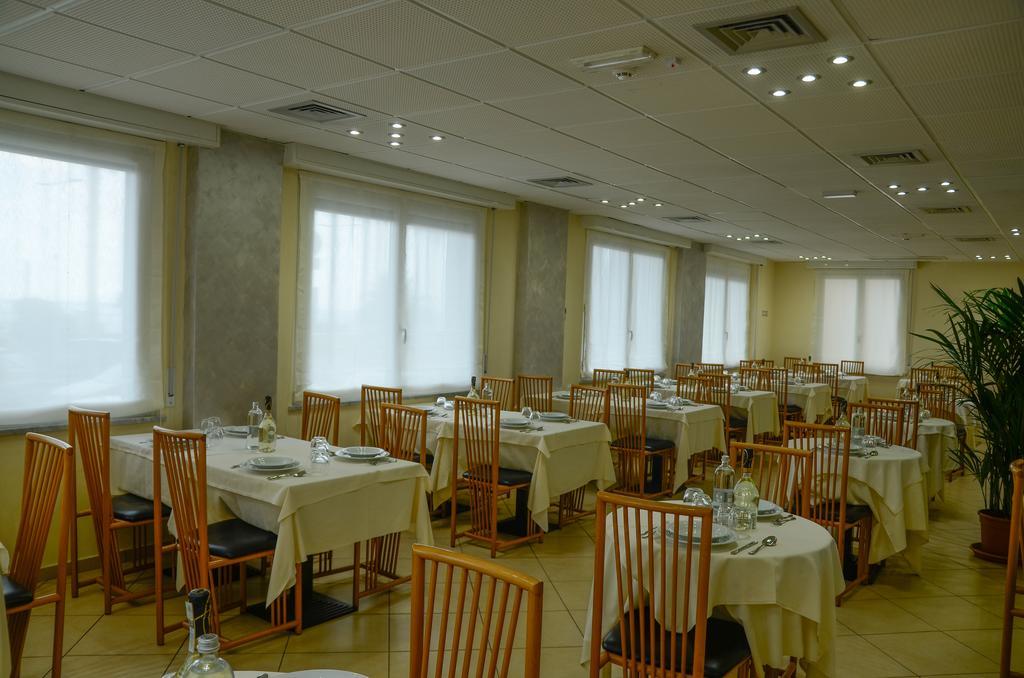 Hotel Lido Mazzini Loano Exterior foto