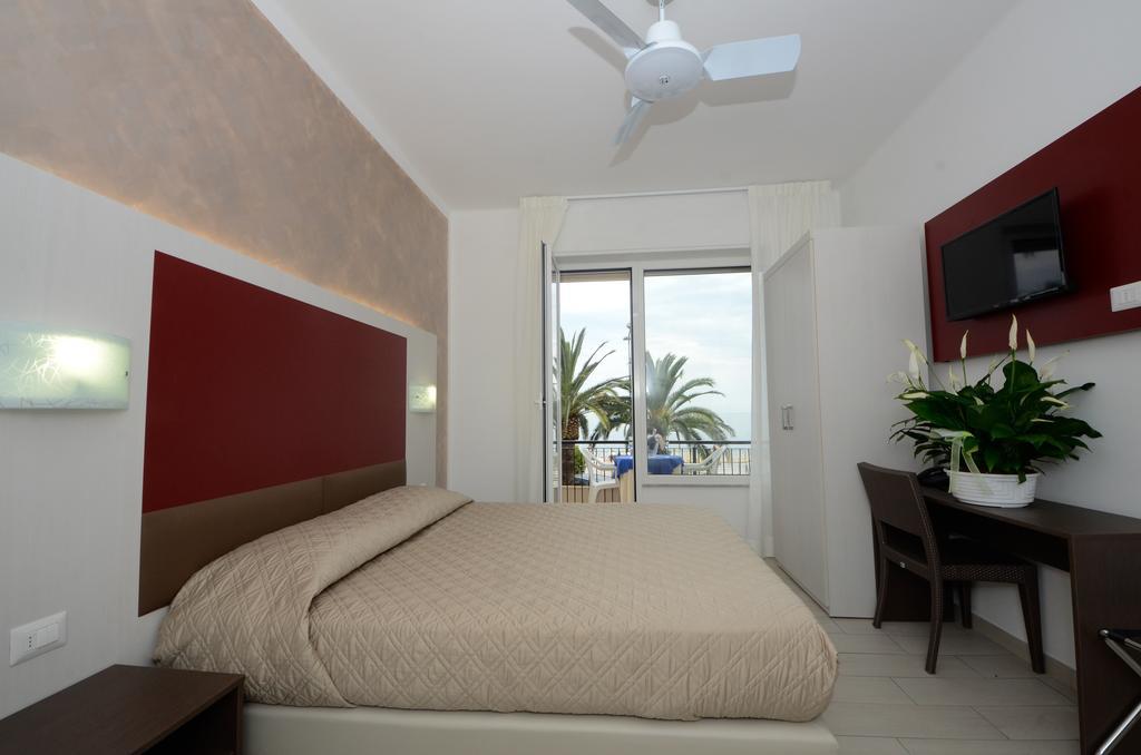 Hotel Lido Mazzini Loano Quarto foto