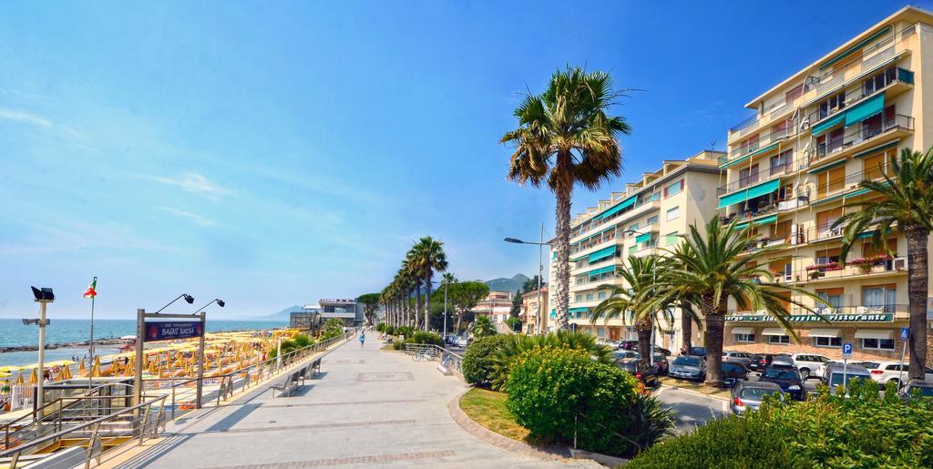 Hotel Lido Mazzini Loano Exterior foto