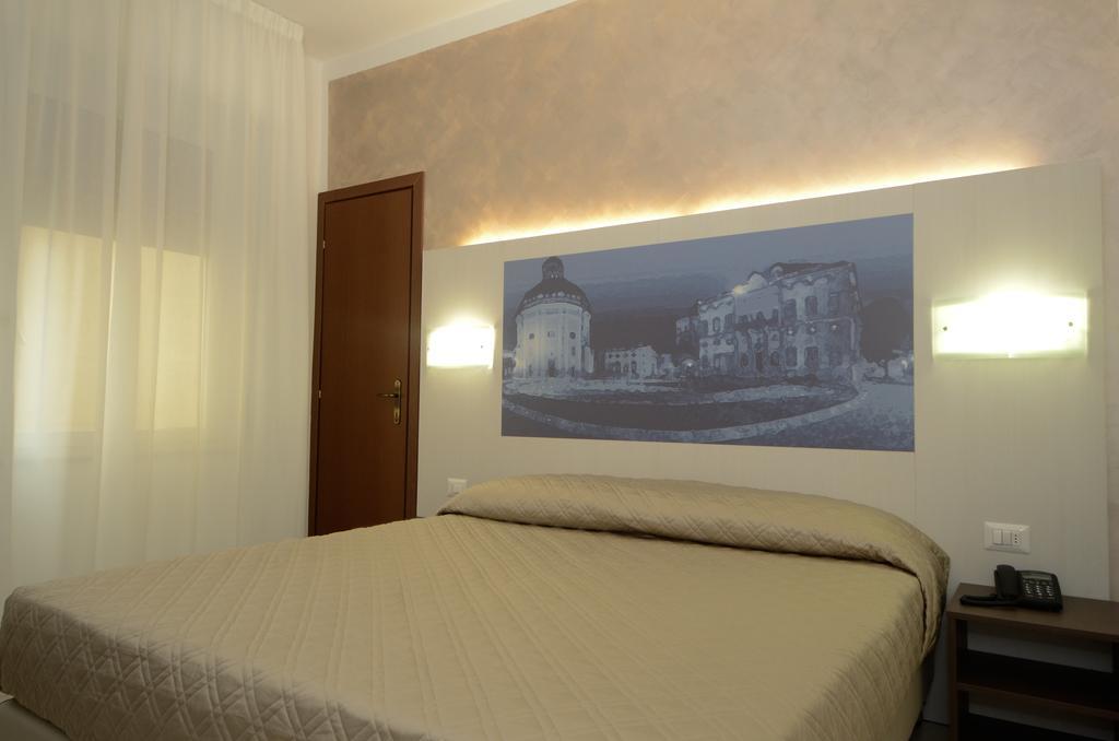 Hotel Lido Mazzini Loano Quarto foto